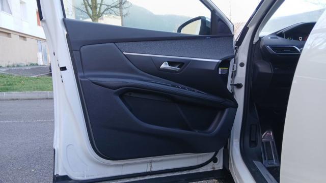 Peugeot 3008 image 2