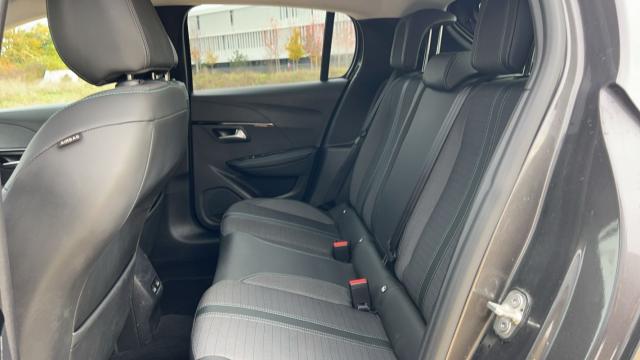 Peugeot 208 image 8