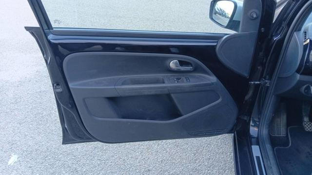 Volkswagen Up! image 9
