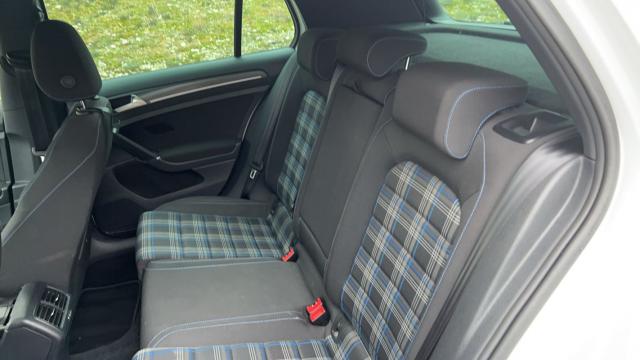 Volkswagen Golf image 6