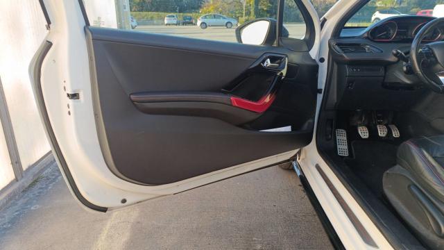 Peugeot 208 image 2