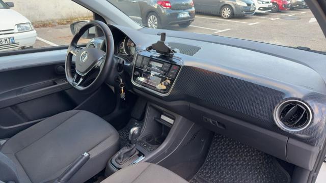 Volkswagen Up! image 9