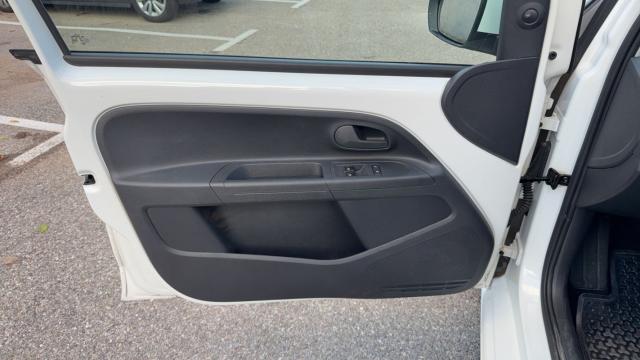 Volkswagen Up! image 6