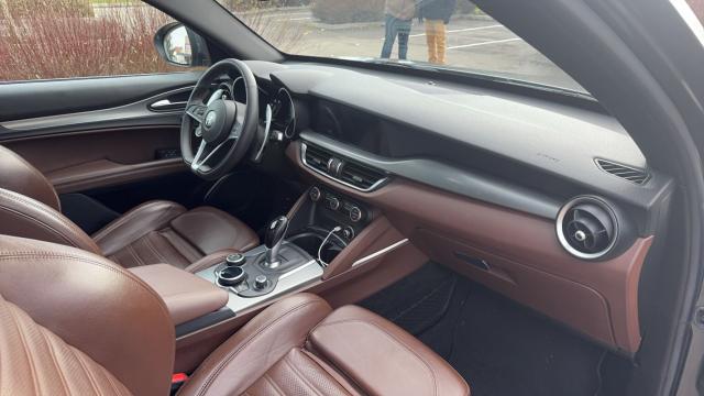 Alfa Romeo Stelvio image 1