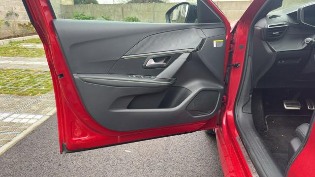 Peugeot 208 image 8