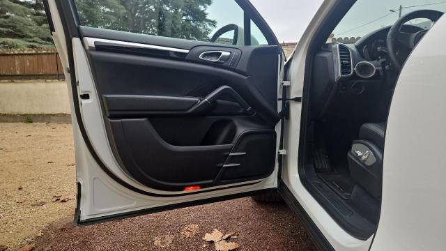 Porsche Cayenne image 2