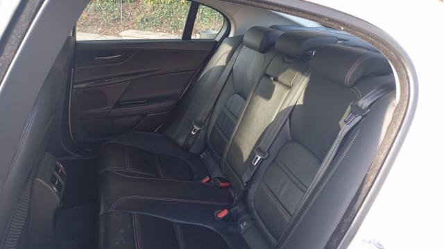 Jaguar Xe image 8