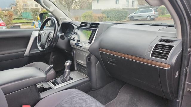 Toyota Land Cruiser image 7