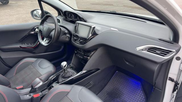 Peugeot 2008 image 3