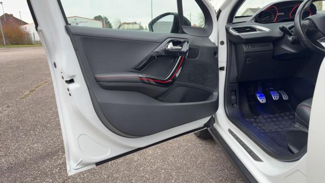 Peugeot 2008 image 8