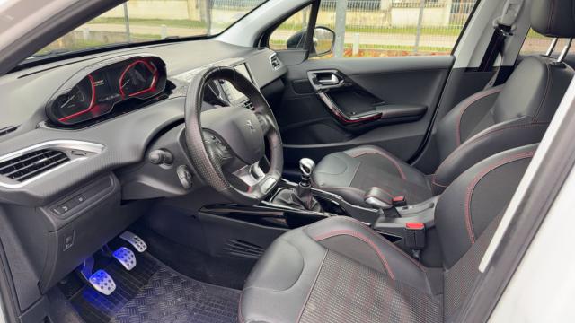 Peugeot 2008 image 1