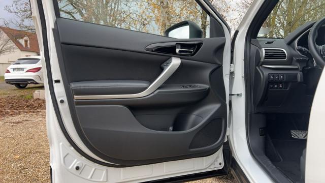 Mitsubishi Eclipse Cross image 2