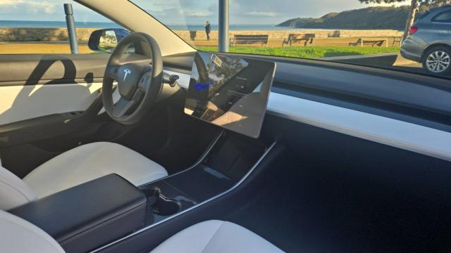 Tesla Model 3 image 2
