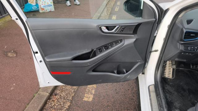 Hyundai Ioniq image 3