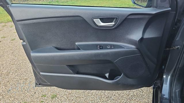 Kia Rio image 6