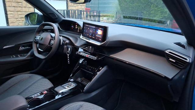 Peugeot 2008 image 3