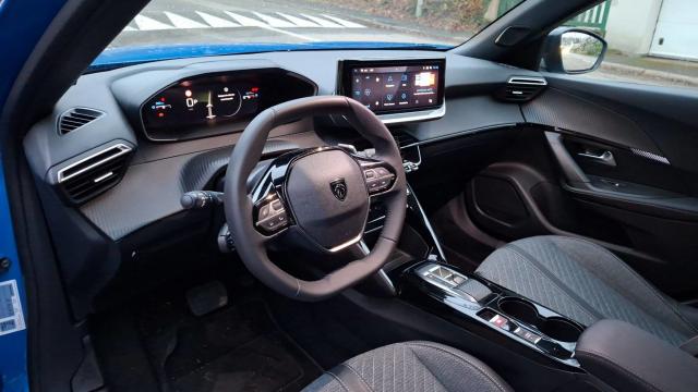 Peugeot 2008 image 2