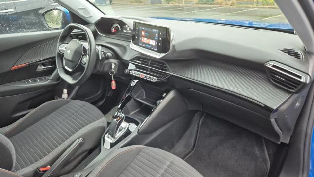 Peugeot 2008 image 8