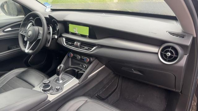 Alfa Romeo Stelvio image 6