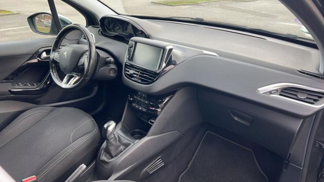 Peugeot 208 image 9