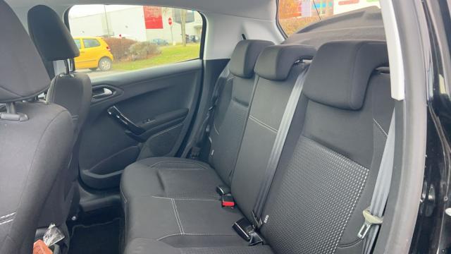 Peugeot 208 image 8