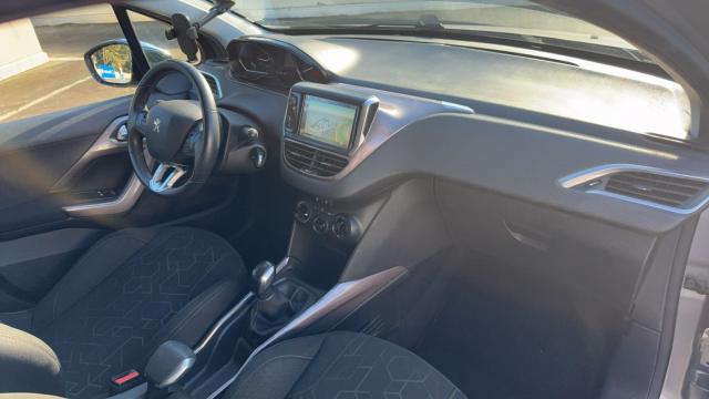 Peugeot 2008 image 2