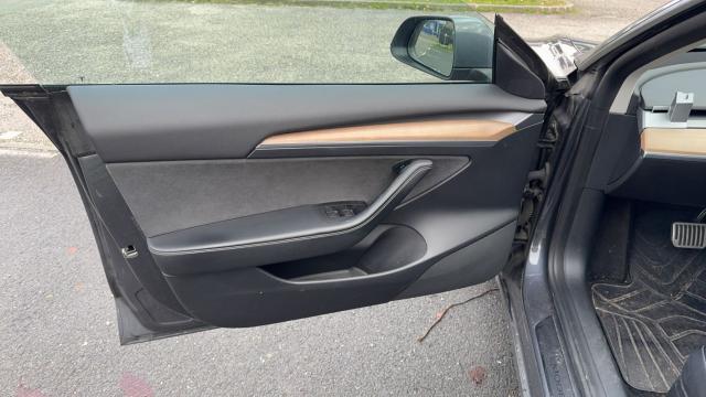 Tesla Model 3 image 3