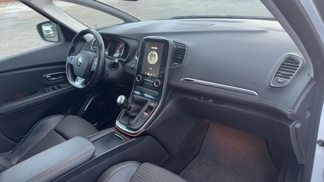 Renault Grand Scénic image 1