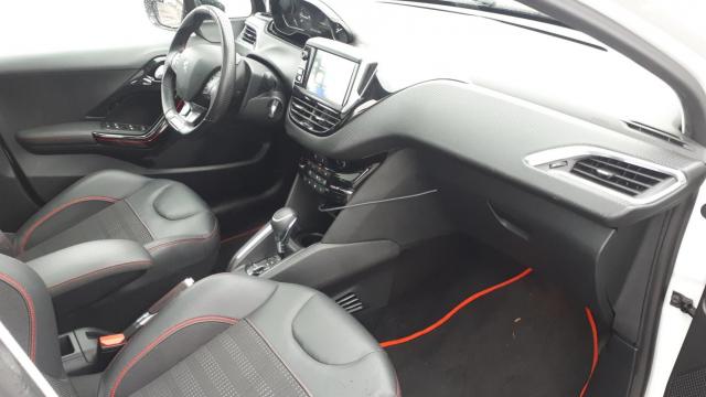 Peugeot 208 image 2