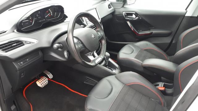 Peugeot 208 image 9