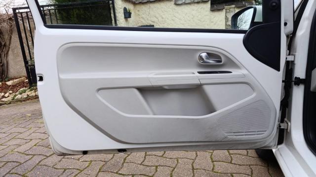 Volkswagen Up! image 7