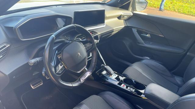 Peugeot 2008 image 8