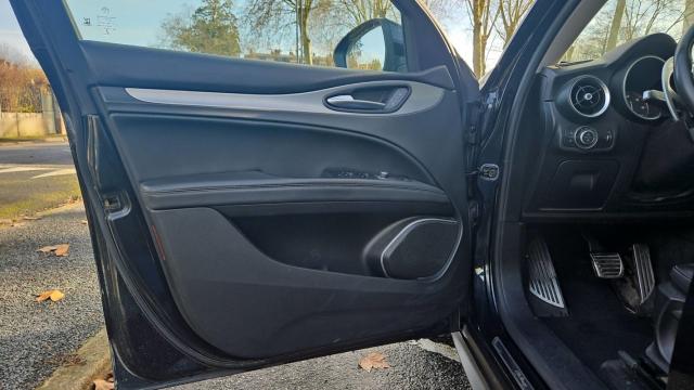 Alfa Romeo Stelvio image 9