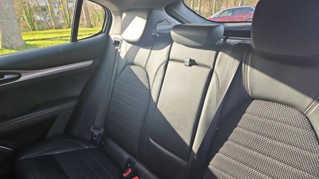 Alfa Romeo Stelvio image 3