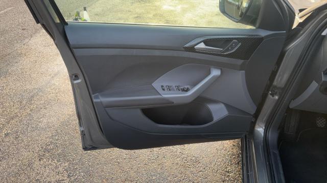 Volkswagen T-Cross image 9