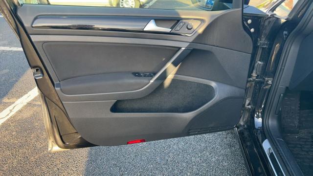 Volkswagen Golf image 1