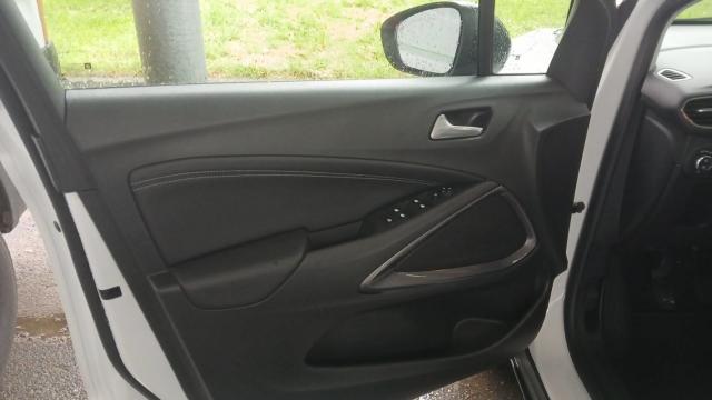 Opel Crossland image 1