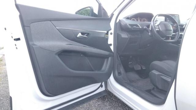 Peugeot 5008 image 8