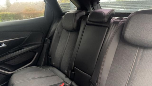 Peugeot 3008 image 2