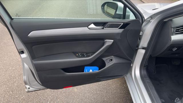 Volkswagen Passat image 5