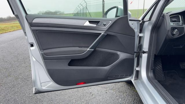 Volkswagen Golf image 2