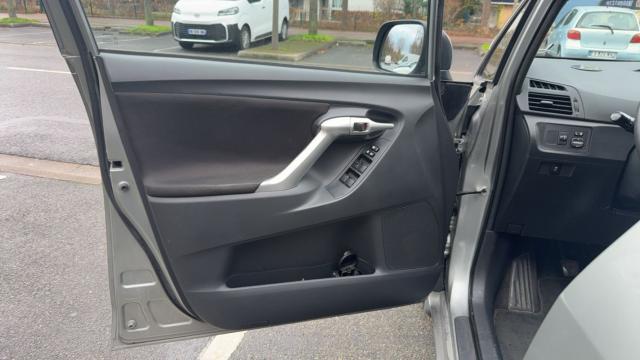 Toyota Verso image 6