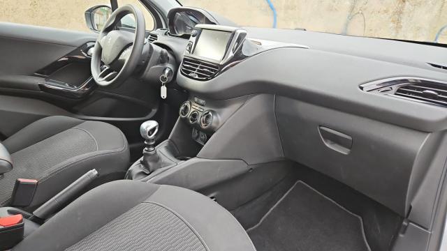 Peugeot 208 image 9