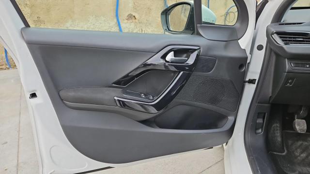 Peugeot 208 image 7