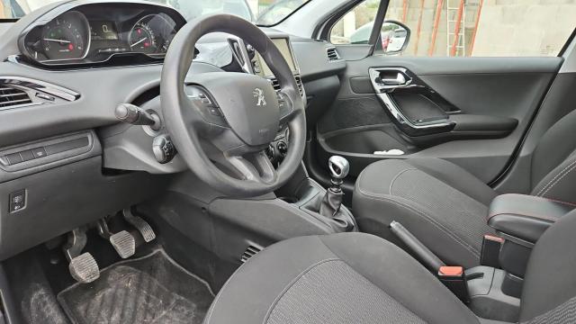 Peugeot 208 image 1