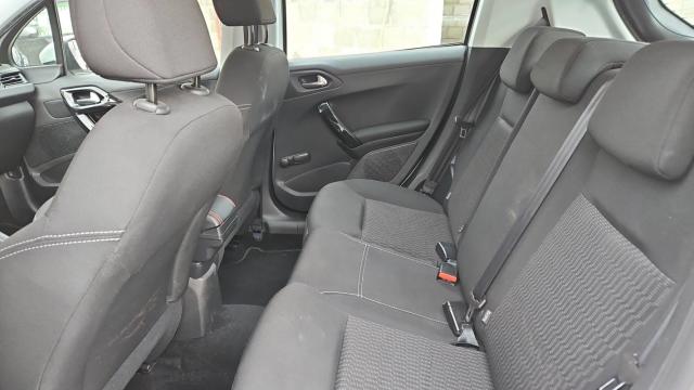 Peugeot 208 image 5