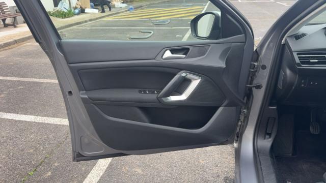 Peugeot 308 image 9