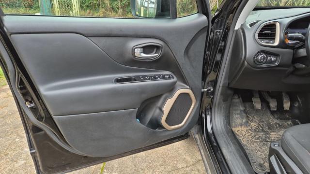 Jeep Renegade image 7