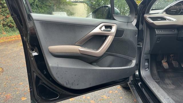 Peugeot 2008 image 8