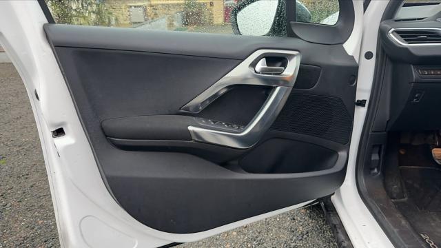 Peugeot 2008 image 1